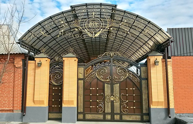 Купить или заказать ворота для дома с навесом - стильные и надежные решения для вашего участка в Заинске от 42553 руб | ВоротМастер-Знс